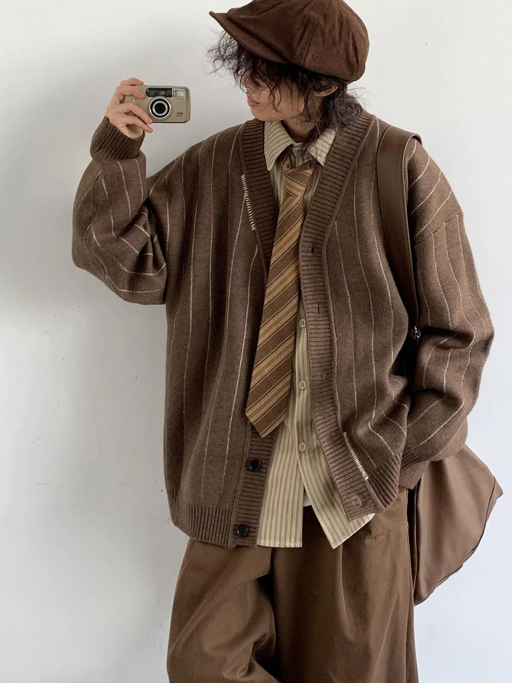 두꺼운 중성 스트라이프 니트 가디건 V넥 따뜻한 남녀공용 가을 겨울 대학 스타일 레트로 니트웨어