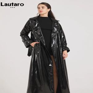 Lautaro 봄 가을 블랙 반짝 이는 반사 부드러운 특허 가죽 트렌치 코트 여성을위한 럭셔리 디자이너 바닥 길이 옷 2024
