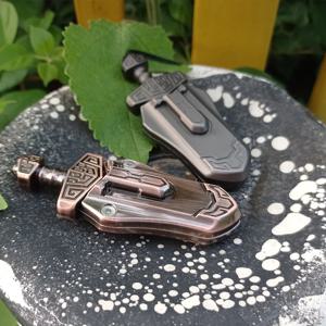 EDC 손가락 끝 푸시 카드 칼 푸시 카드 미니 손가락 끝 장난감은 성인 스트레스를 완화합니다 자기 요소 펜던트 선물