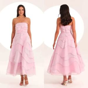 맞춤형 시폰 계층 셔링 끈이 없는 미디 드레스 맞춤형 행사 파티 캐주얼 단순 사이즈 사용 가능