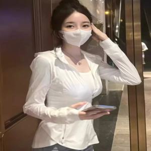 룰루 화이트 아이스 실크 여성 여름 2024 신상 가벼운 요가복 자외선 차단 예쁜 패셔너블 지퍼 여밈 긴팔