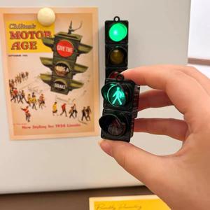 새로운 신호등 자기 냉장고 스티커 교통 장난감 보행자 조명 크리 에이 티브 자기 장식 액세서리