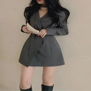 우아한 V넥 비대칭 긴팔 수트 드레스 여성 슬리밍 허리 라인 강조 가을 고급스러운 느낌의 패셔너블한 오피스룩