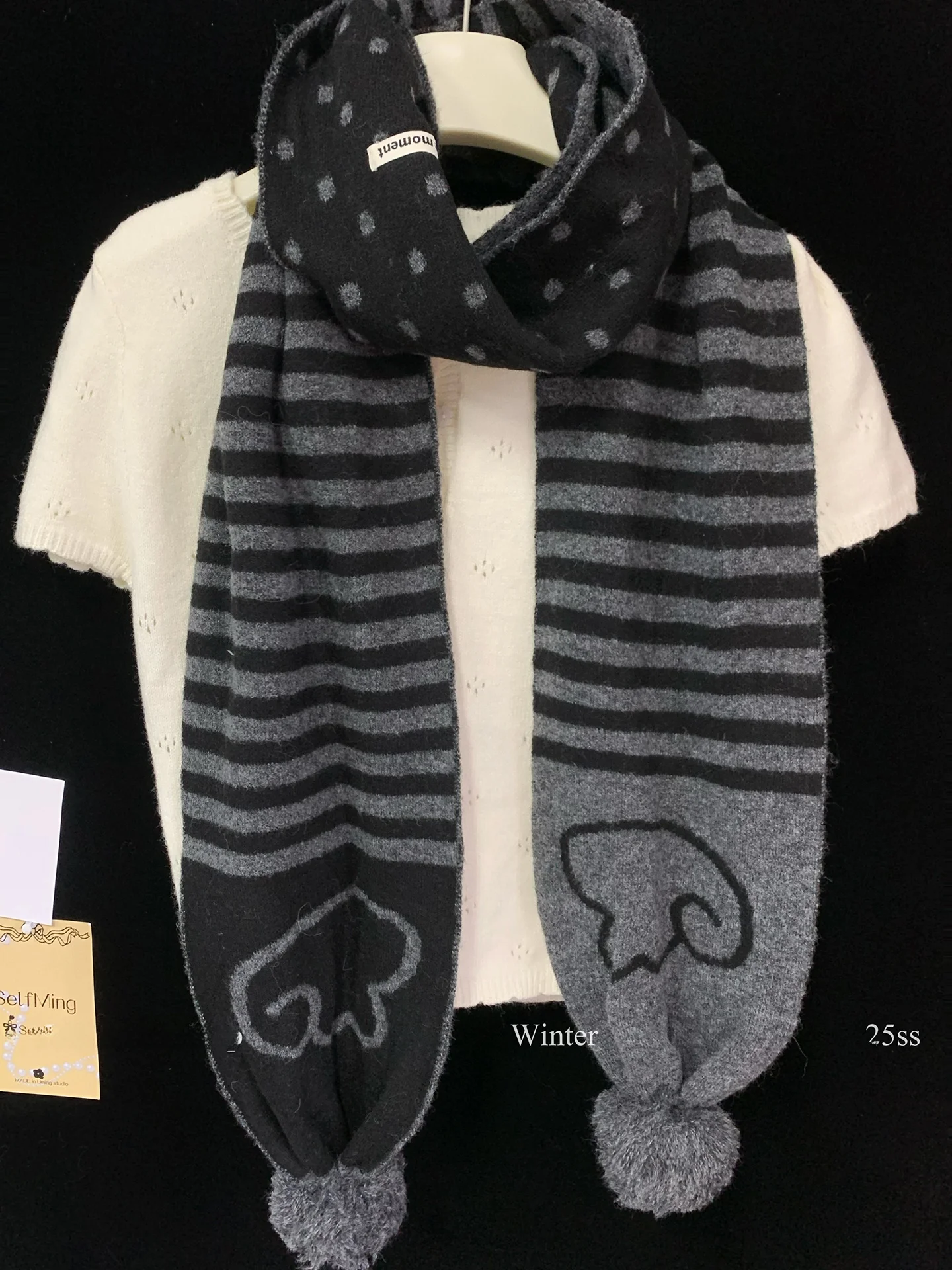 Hugyourskin 가을 겨울 한국 스타일 폴카 도트 니트 스카프 여성 Y2K 따뜻한 목 따뜻하게 해주는 트렌디한 스트라이프 패턴 스카프