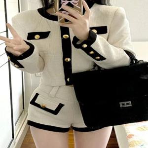 우아한 숏 세트 여성 패션 2024 봄 하이웨이스트 슬리밍 반바지 고품질 향수 스타일 개성 폴리에스터