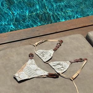 2025 보헤미안 크로셰 비키니 세트 크림색 니트 가죽 스트랩 금속 버클 비치웨어 수영장 파티 여름 휴가에 완벽