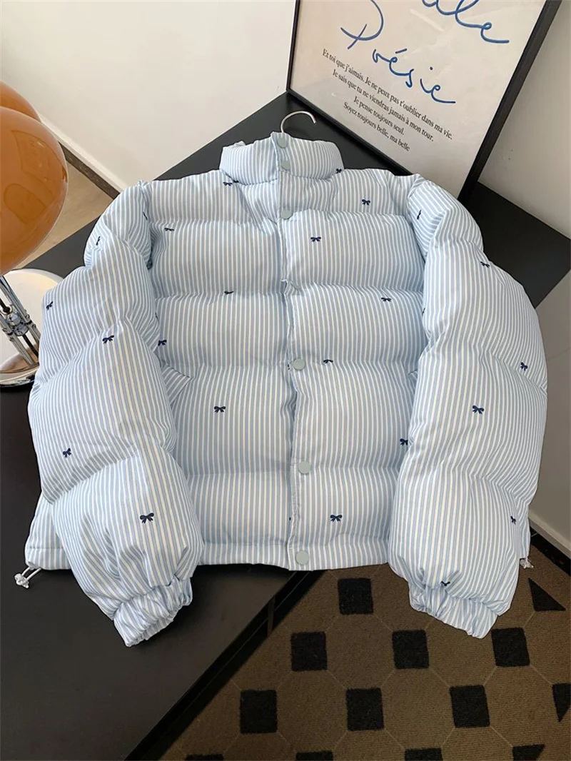 2025 버터플라이 매듭 숏 코튼 자켓 (키 작은 여성용) 블루 스트라이프 디자인 유니크하고 매우 아름다운 코튼 자켓