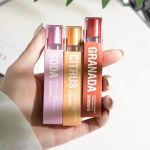 여성 롤온 향수 섬세하고 에너지 넘치는 페로몬 사랑은 목 귀 손목 가슴을위한 가볍게 향기로운 휴대용 향수를 끌어들입니다.