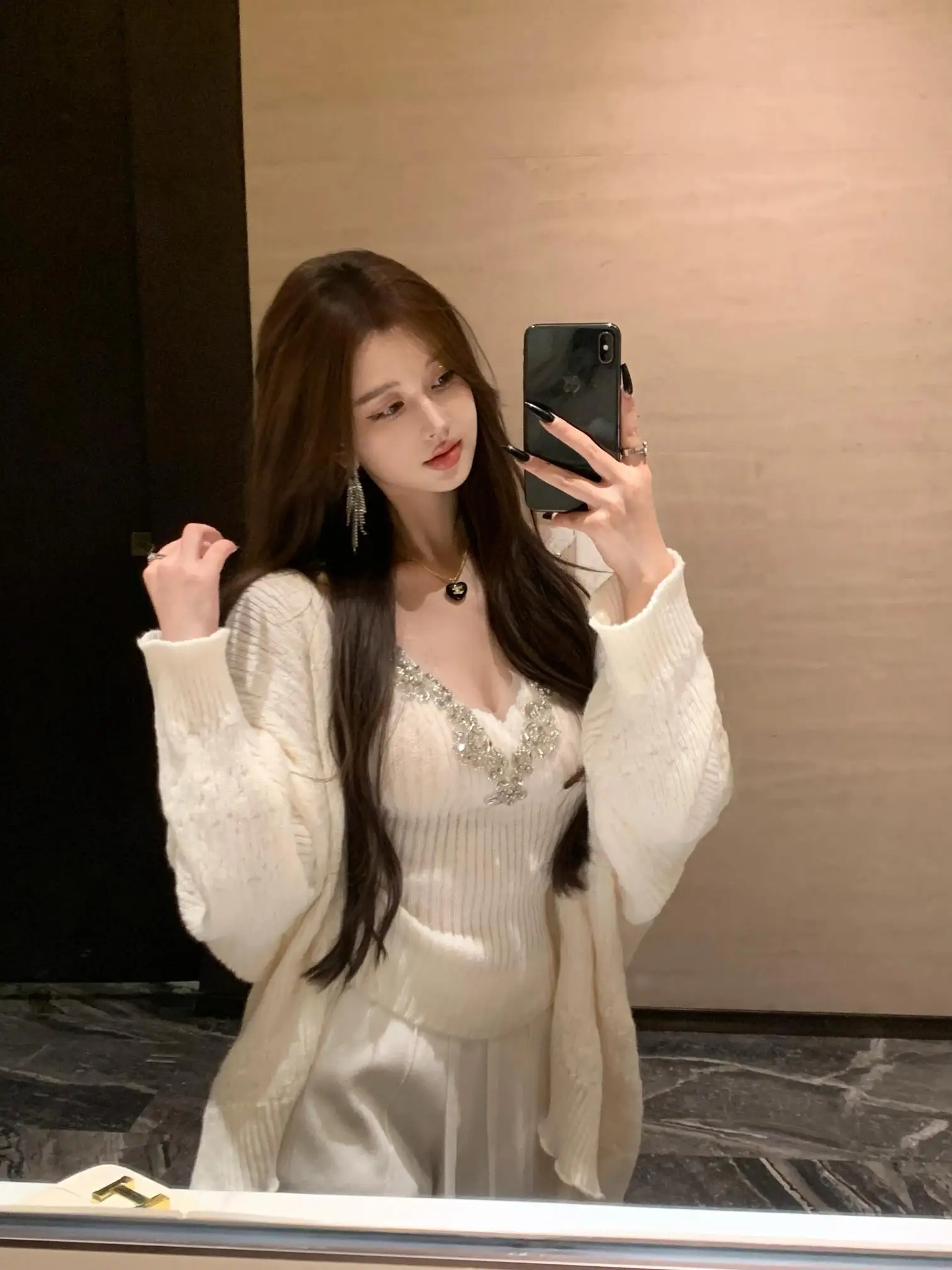 소프트 스타일 니트 스웨터 세트 다이아몬드 디테일 여성 패션 가을 겨울 투피스 세트 긴팔 다이아몬드 장식 탑