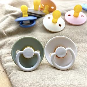 1 Pc 아기 라텍스 젖꼭지 엄마의 가슴에 더 부드럽고 닫히는 라운드 배플 다양한 색상 더 젊은 아기 젖꼭지 노리개