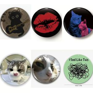 재미있는 안전핀 배지 - 검은색 라인 아트가 있는 녹색 플라스틱 브로치, 발렌타인데이, 설날, 카니발 등의 특이한 선물, Ch