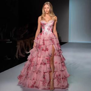 우아한 이브닝 드레스 티어드 케이크 스커트 연회 공식 파티 가운 레이어드 러플 디자인 볼륨감 있는 실루엣 여성스러운 웨딩