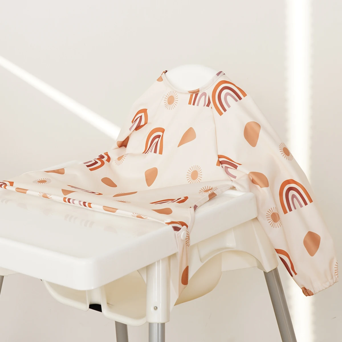 Elinfant 테이블 사용 폴리에스터 방수 패션 인쇄 스냅 버튼 디자인, 긴팔 엉망 방지 아기 수유 턱받이, 1 개, 신제품