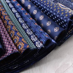 23*23CM 럭셔리 남성용 손수건 폴카 도트 스트라이프 꽃 Hankies 폴리 에스터 Hanky ​​비즈니스 포켓 스퀘어 가슴 타월 웨딩