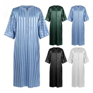 남자 이슬람 줄무늬 인쇄 가운 중간 소매 분할 밑단 블라우스 Jubba Thobe 가운 이슬람 의류 파키스탄 두바이 가운 할로윈