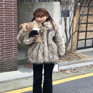 가을 겨울 그라데이션 페이크 오터 퍼 코트 여성용 중간 길이 두꺼운 스탠드 칼라 친환경 퍼 탑 스윗 스타일 긴팔