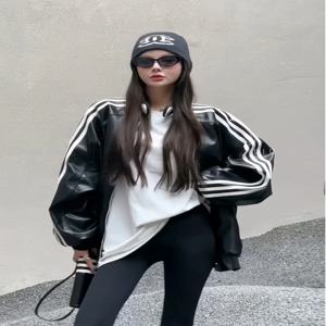블랙 스트라이프 가죽 자켓 여성용 야구 스타일 커플 패션 가을 신상 레트로 아메리칸 디자인 통근 루즈핏 지퍼