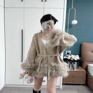 2025 가을 겨울 신상 폭스퍼 스트라이프 스플라이싱 니트 스웨터 로브 스타일 벨티드 여성 아우터 우아한 롱 슬리브