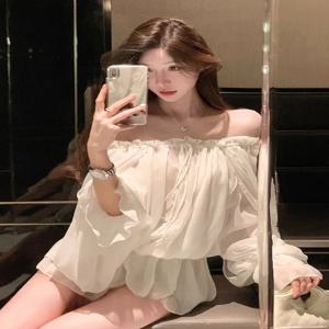 화이트 원숄더 긴팔 쉬폰 셔츠 여성 여름 하이엔드 순수한 욕망 독특하고 아름다운 탑 프렌치 스타일 루즈핏