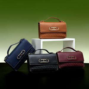 CH 브랜드 2025 신상 레트로 블랙 앤 골드 버클 여성 핸드백 텍스처드 가죽 패치워크 엠보싱 라이트 럭셔리 크로스바디 백