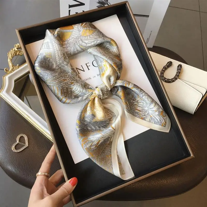 하이 엔드 실크 스카프 레이디 70*70cm 실크 스퀘어 스카프 여성 소프트 새틴 헤어 밴드 Neckerchief 넥타이 여성 머리띠 풀라 가방 리본