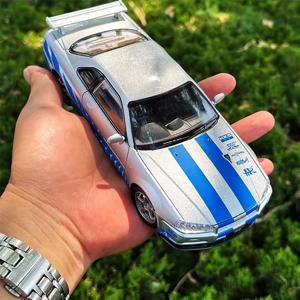 1:32 GTR R34 SKYLINE 고속 합금 시뮬레이션 자동차 모델 다이캐스트 및 장난감 자동차와 퓨리어스 자동차 장식 장난감 수집용 선물