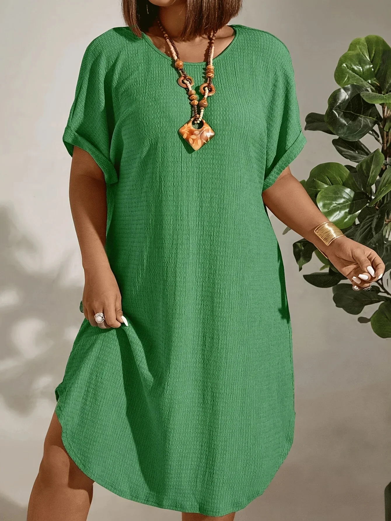 유럽 및 미국 여성 큰 사이즈 의류 2025 여름 신상 반팔 단색 원피스 큰 사이즈