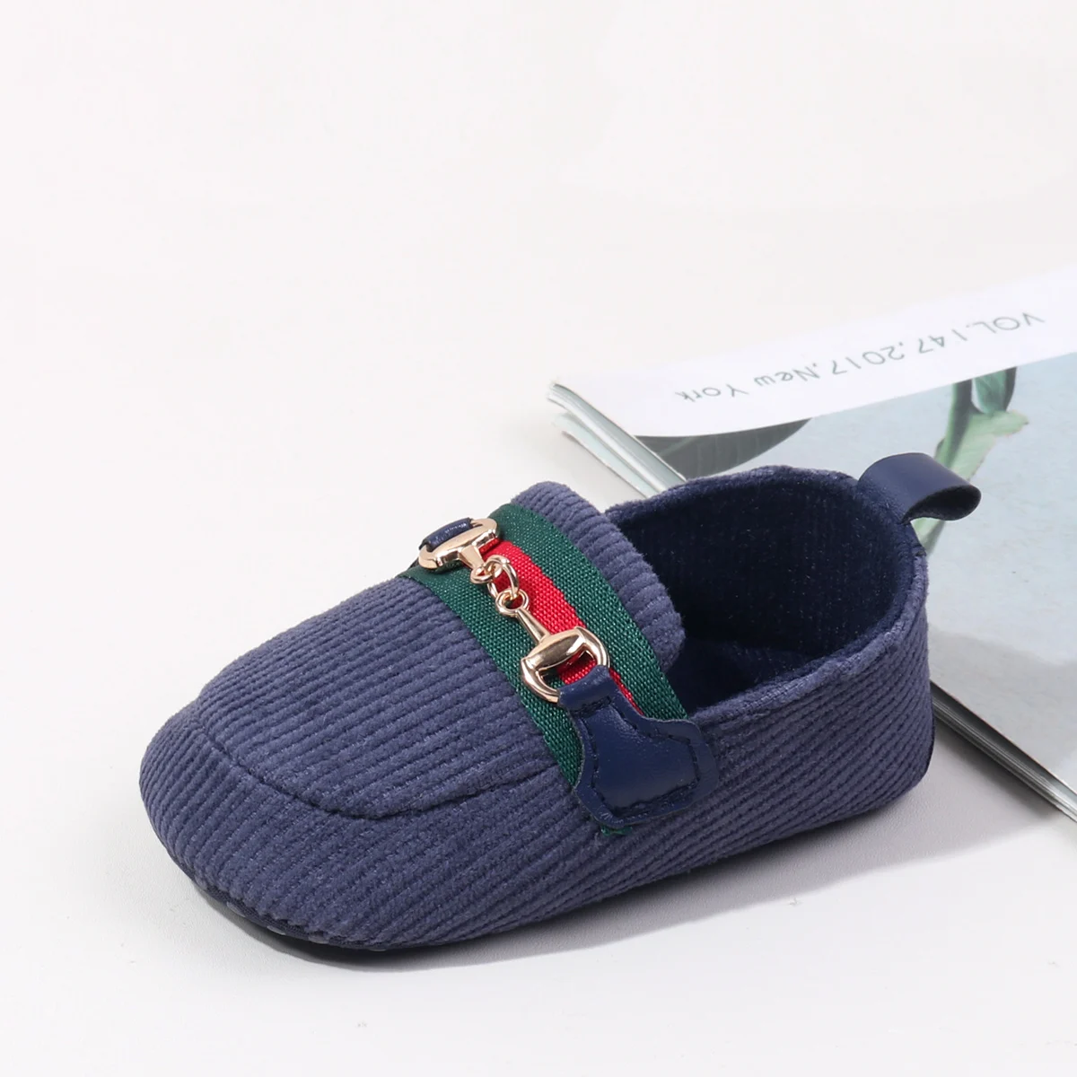 봄철 미끄럼 방지 및 내마모성이 뛰어나고 패셔너블하며 다재다능한 아기 신발은 남아와 여아 모두에게 걷기 학습에 적합합니다.