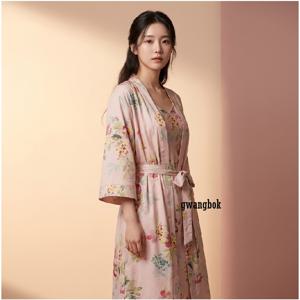 비비안 고급스러운 플라워패턴의 여성가운 GW8882E