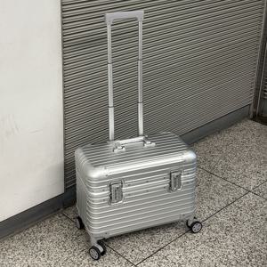 [브리치]  / 위로열리는 20인치 파일럿 기내용 캐리어 실버 라운드 직각 화이트 핑크