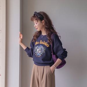 마테르 데일리한 세미크롭 자수포인트 맨투맨 티