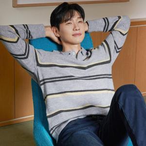 AUSTINREED HC06 그레이 방모 스트라이프 티에리넥 니트웨어 AWN25801 (45013676)