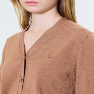 헤지스 여성 [[24FW]] WSSW4D8C3CM [반값[스테디셀러][울100%] 카멜 로고자수 브이넥 가디건