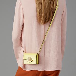 [최초가 158,000] 디아데스트 스트랩 파우치백 미니 옐로우 AXG2051BEF