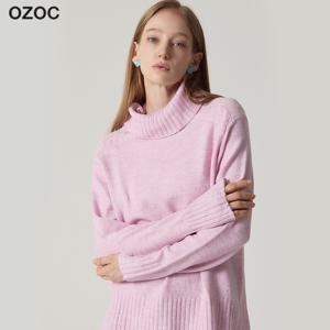 (OZOC)] 루즈핏 터틀넥 옆트임 무지 니트 (택가격: 99000원)