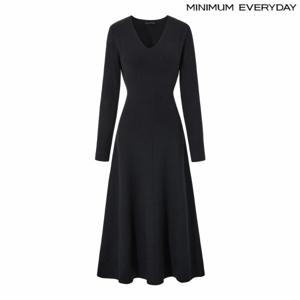 에브리데이] 정상가 119,000원  에브리데이]브이넥 절개 슬림핏 라인 니트 원피스 (EB4OW017D)