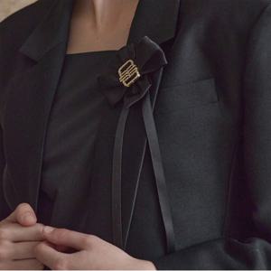 [YGBM][최초가39,000]골드 엠블럼 리본 브로치_Y15YAX011