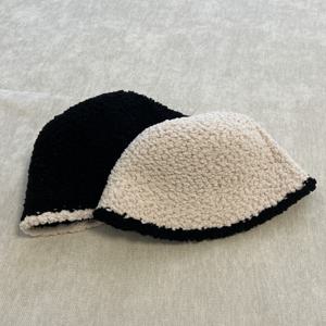 [브리치] 옷자락 / 여자 남자 배색줄 덤블 양털 버킷햇 겨울 니트 모자