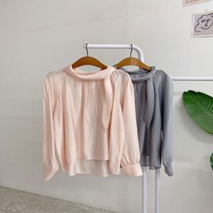 [브리치]  / 루아핑 핀턱 하이넥 루즈핏 타이 블라우스(2color)