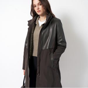 [신비][최초가269,000]하프넥 램스킨 배색 집업 롱코트_KSJK240109