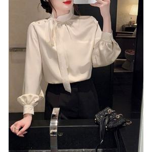 [하프클럽] 하나비 가을 퍼프 새틴 실크 리본 타이 블라우스 긴팔블라우스 하객룩 오피스룩