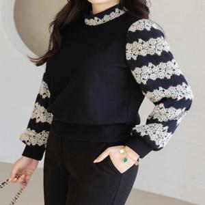 [루이스엔젤] 헤이벤 눈꽃 기모 레이스 배색 반하이넥 니트 블라우스 티