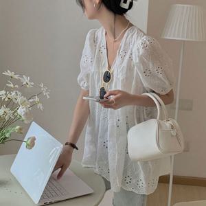 [브리치]  / 브이넥 퍼프소매 펀칭 레이스 블라우스 1078349