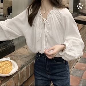 정상가:69,000원ㅣ스트링 리본 프릴넥 콩단추 블라우스 (WIACBL012)