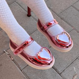 마리 에나멜 하트 LED 여아 슬립온