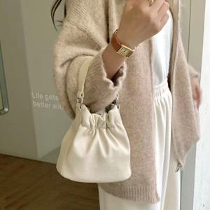 [브리치]  / 가죽 여성 데일리 셔링 토트백