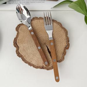 사브르 비스트로 샤이니 티세트 2color 티크/토터스