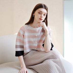 [최초가 213000원] 소프트 스트라이프 플리츠 라글란 자켓 베이지_YJ04WNPJK01