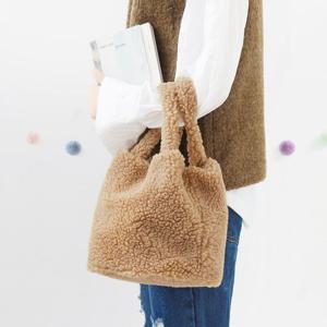 여성 겨울패션 포근 양털 뽀글이 심플 데일리 토트백