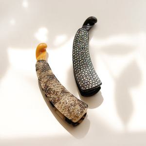 바이데이지 92Ba0352 고급 셀룰로이드 큐빅 바나나핀